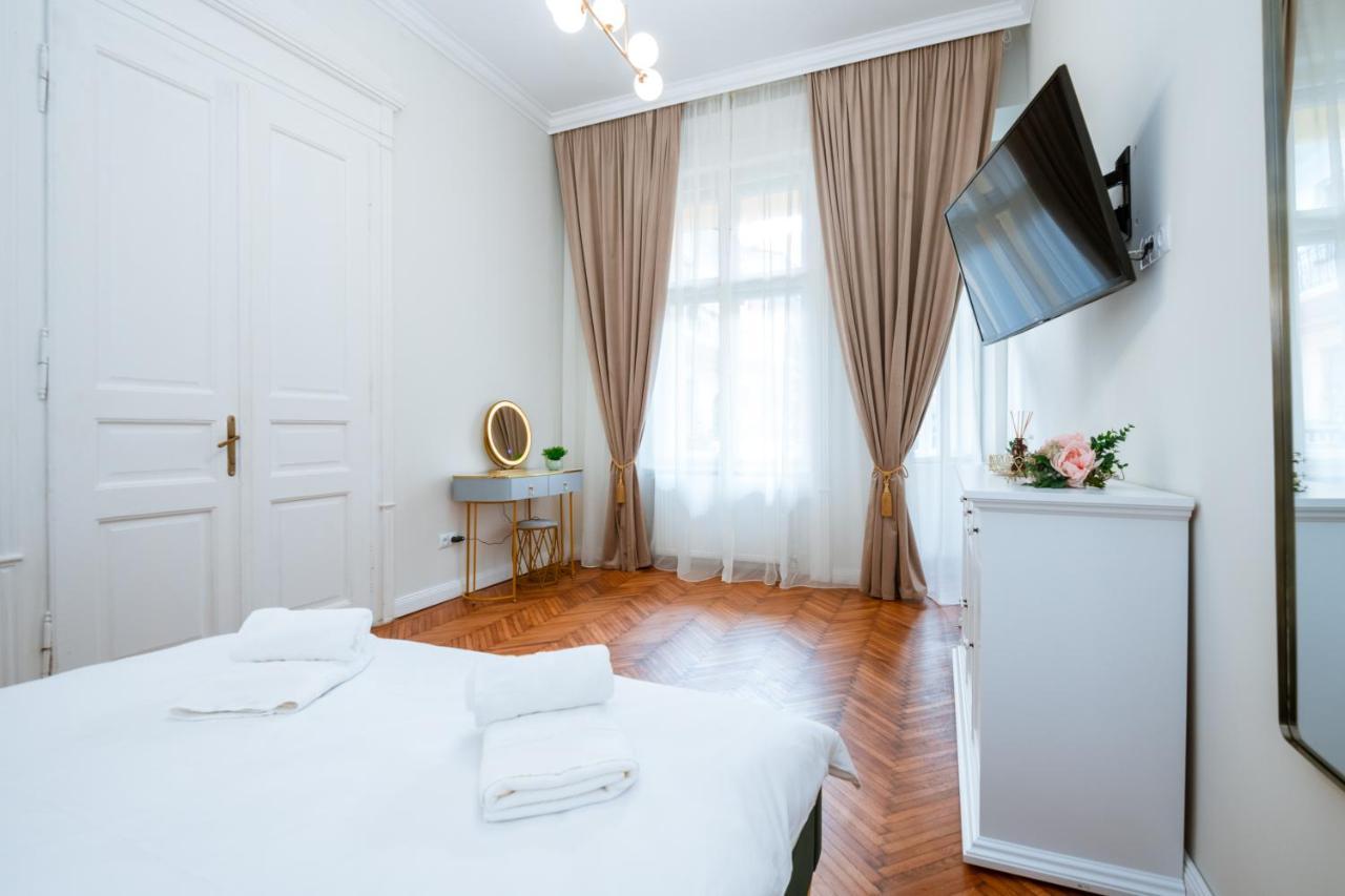 Apartament De Lux Central, P-Ta Matei Corvin Cluj-Napoca Exterior photo