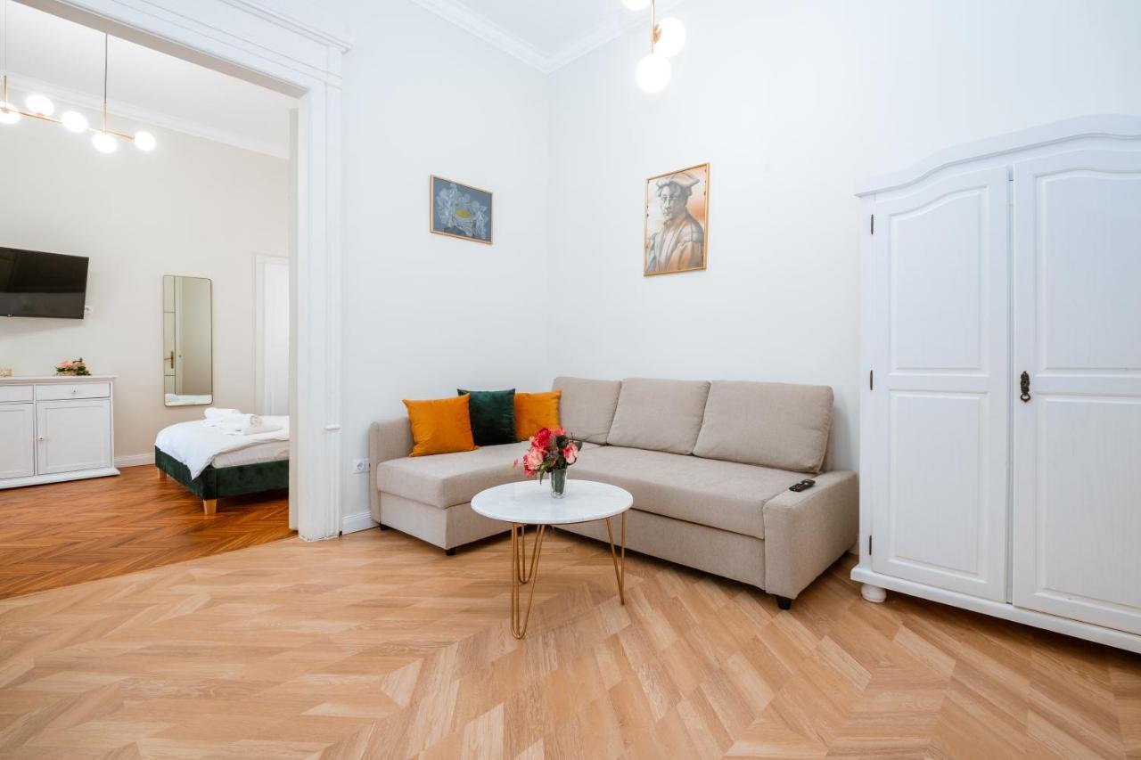 Apartament De Lux Central, P-Ta Matei Corvin Cluj-Napoca Exterior photo