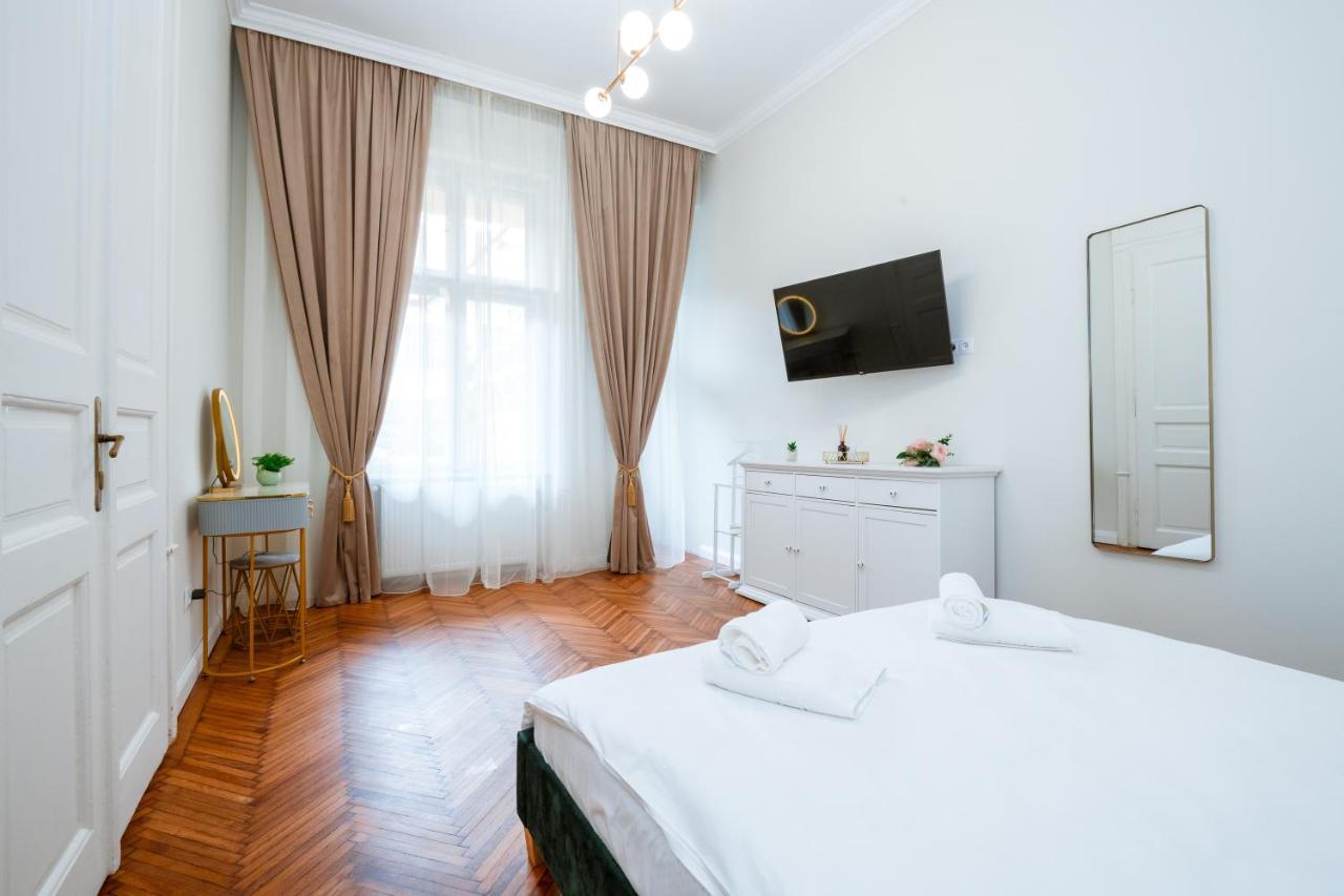 Apartament De Lux Central, P-Ta Matei Corvin Cluj-Napoca Exterior photo