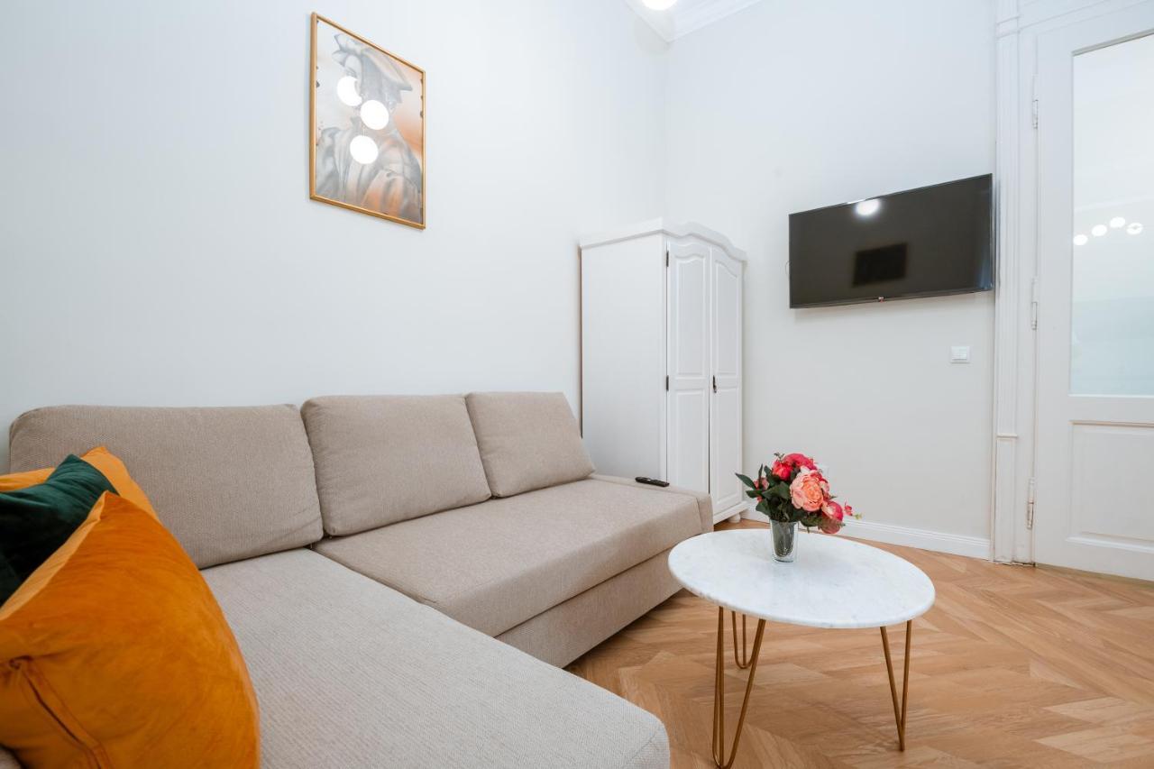 Apartament De Lux Central, P-Ta Matei Corvin Cluj-Napoca Exterior photo